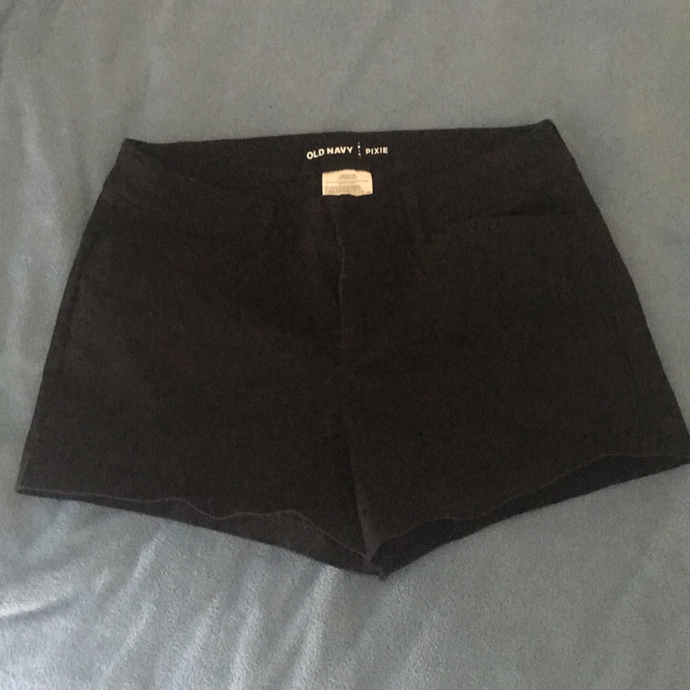 Like new! Women’s Old Navy Pixie Black Shorts